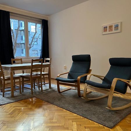 Bauhaus Flat In Amazing Location Appartement Boedapest Buitenkant foto